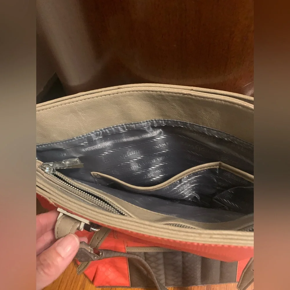 Vera Wang coral/grey purse - Picture 5 of 6